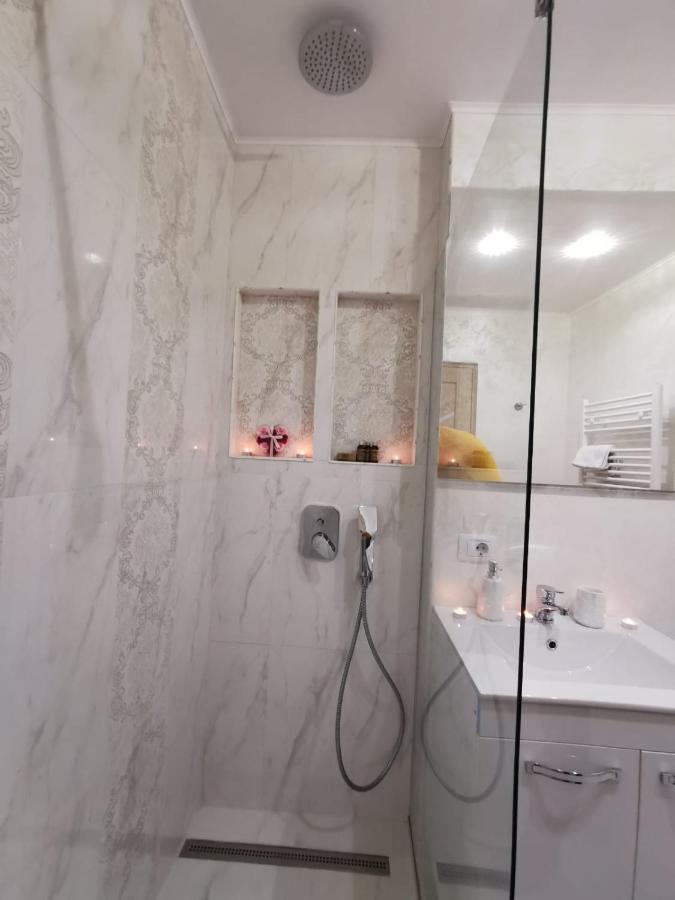 Apartament Gold Luxury Tîrgu Ocna Esterno foto
